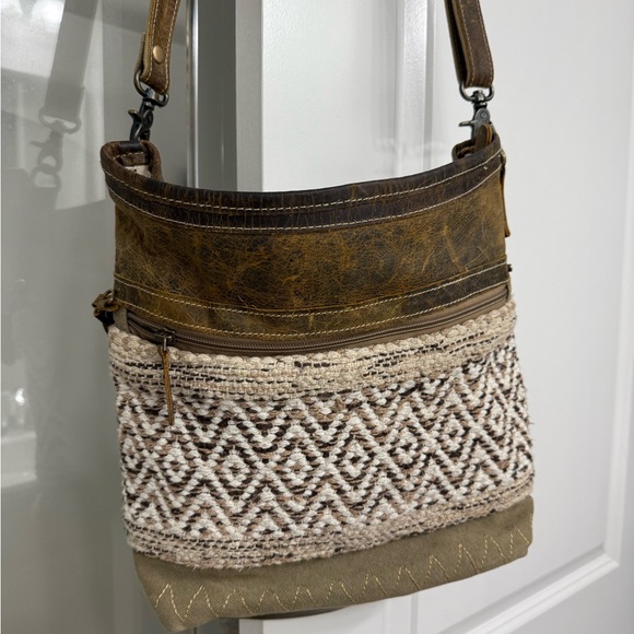 Buckle Myra Crossbody - Picture 2 of 4